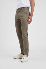 Charger l&#39;image dans la galerie, Norse Projects Pantalon Chino Slim Sediment Green