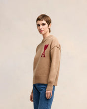 Charger l&#39;image dans la galerie, AMI Femme Pull Ami de Coeur Boxy en Laine Camel