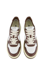 Charger l&#39;image dans la galerie, Autry Sneakers Medalist 01 Low Leather Chestnut WB46