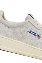 Charger l&#39;image dans la galerie, Autry Sneakers Medalist 01 Low Leather Suede White S415