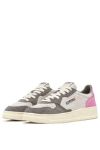 Charger l&#39;image dans la galerie, Autry Sneakers Medalist 01 Low Leather Suede Barbie TS09