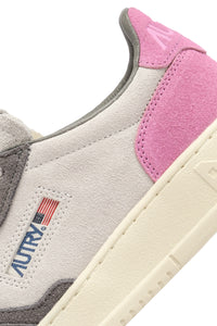 Autry Sneakers Medalist 01 Low Leather Suede Barbie TS09