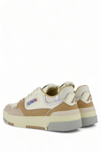 Charger l&#39;image dans la galerie, Autry Sneakers CLC Low Leather Natural UN05