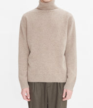 Charger l&#39;image dans la galerie, A.P.C. Pull Marc en Laine Mastic